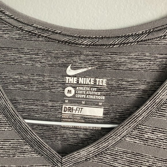 Nike Men’s The Nike Tee Grey Athletic Fit Dri Fit Size M - Picture 3 of 6